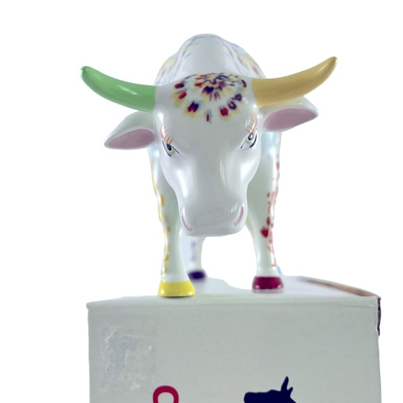 Cow Parade UDDERLY GROOVY LADY BELLE BENNETT Resin Cow Fig. #9170 Retired 2000 - Picture 7 of 8